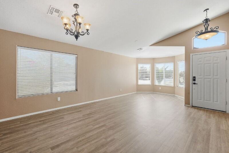 40310 W Novak Ln - Photo 3 of 31