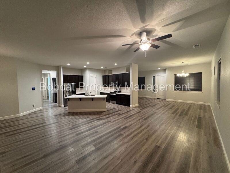 925 Cranfield Ct - Photo 3 of 42