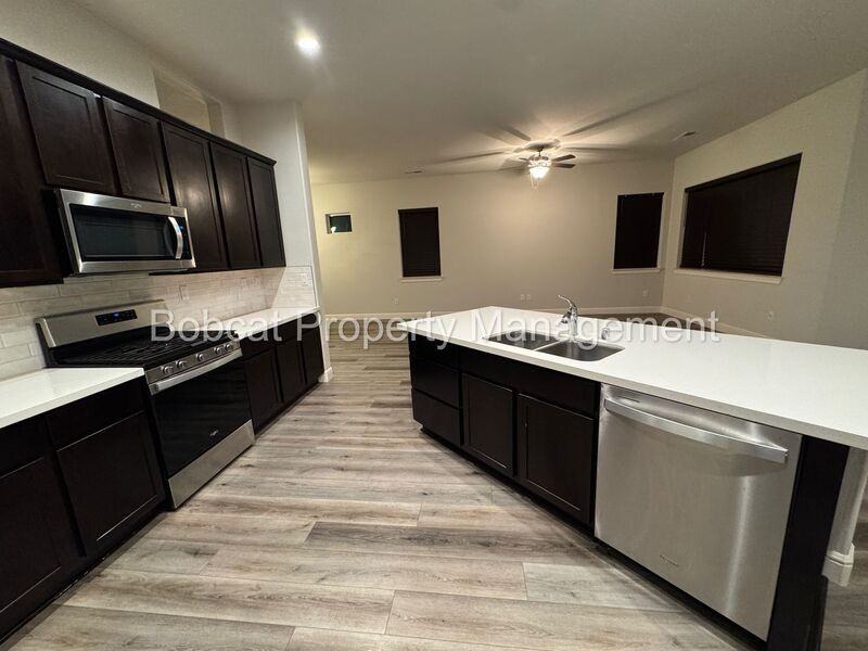 925 Cranfield Ct - Photo 5 of 42