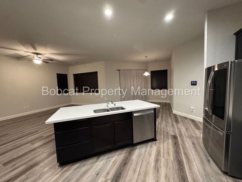 925 Cranfield Ct - Photo 6 of 42