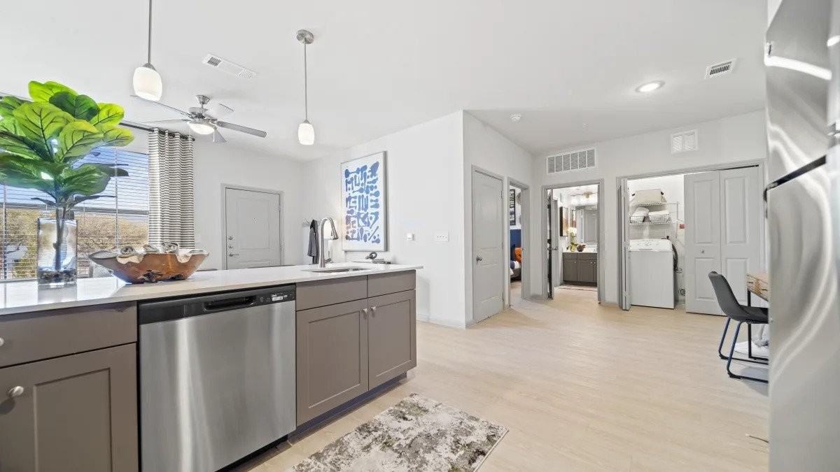 1012 S Heatherwilde Blvd - Photo 2 of 14