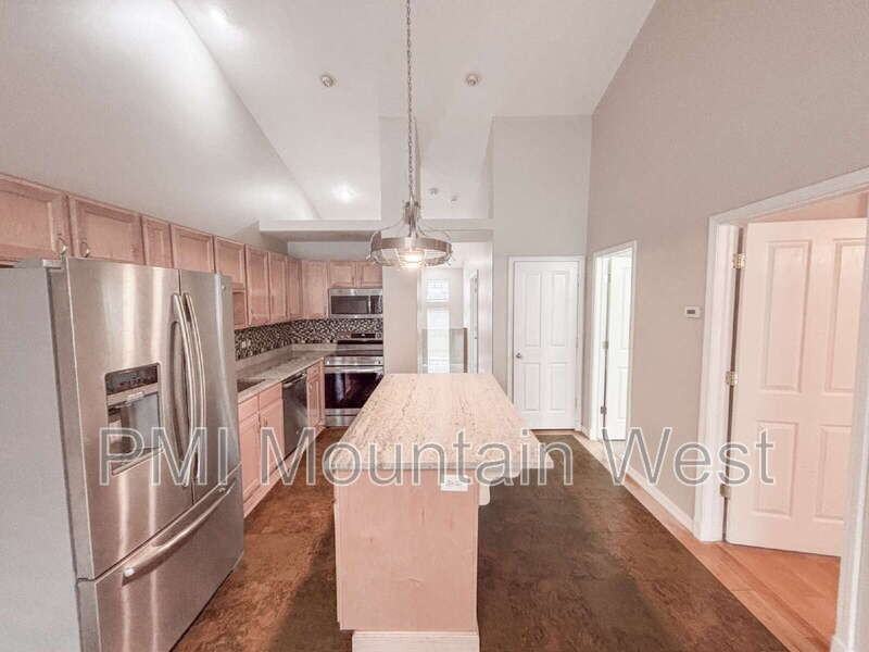 208 Lyman Ln - Photo 6 of 28