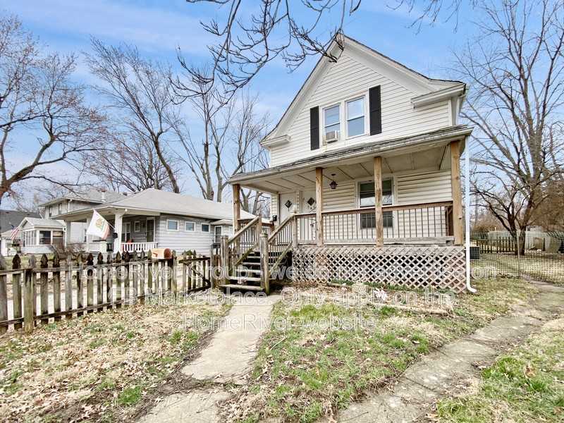 551 S Brookside Ave #B