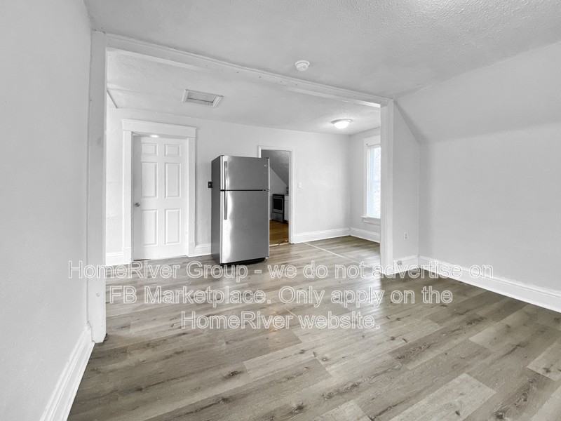 551 S Brookside Ave #B - Photo 3 of 22