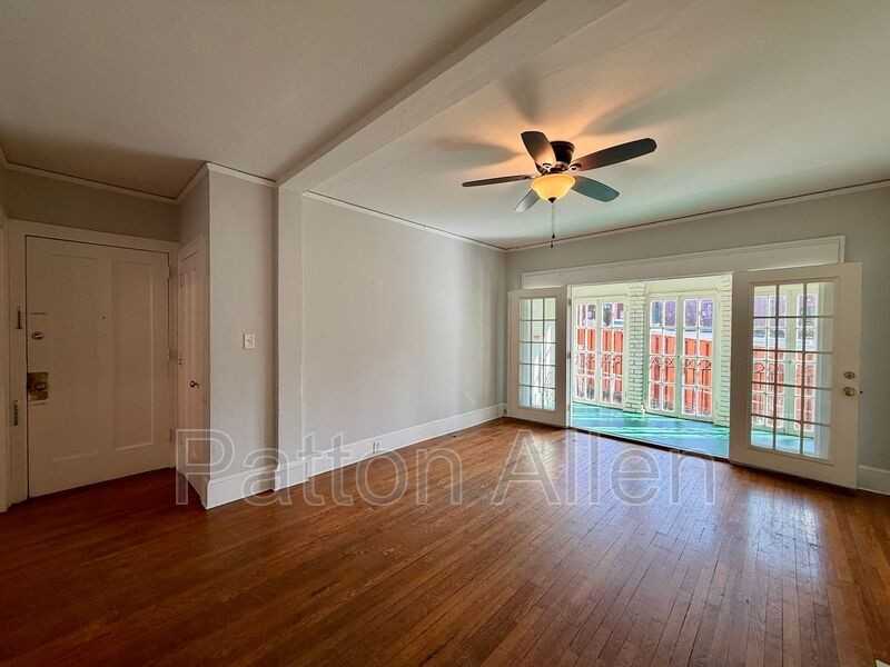 116 E Chestnut St #5 - Photo 2 of 26