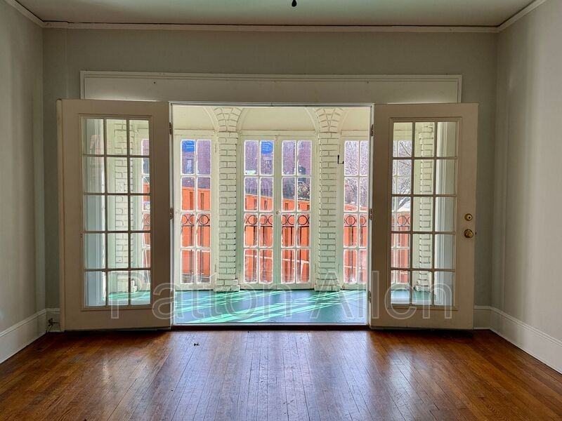 116 E Chestnut St #5 - Photo 3 of 26