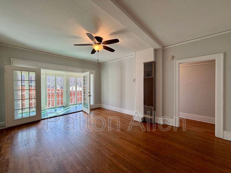 116 E Chestnut St #5 - Photo 5 of 26