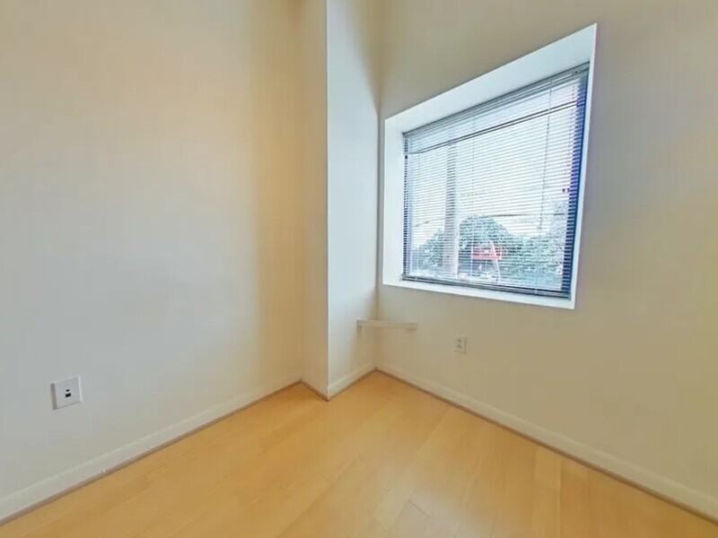 1011 W Marshall St #207 - Photo 4 of 8