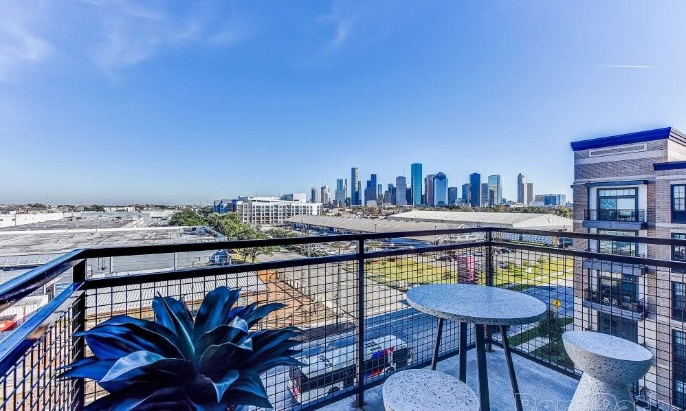 1210 Sawyer St #A24 - Photo 3 of 27