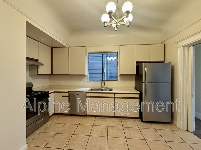 274 4th Ave - Photo 5 of 22