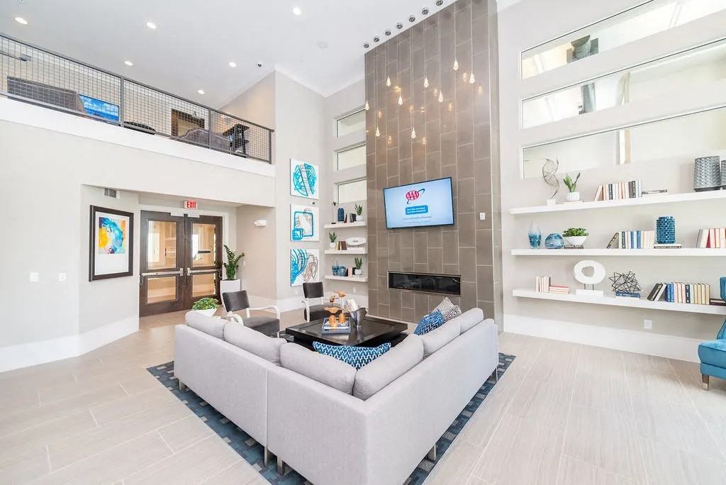 181 W Gray St - Photo 5 of 27