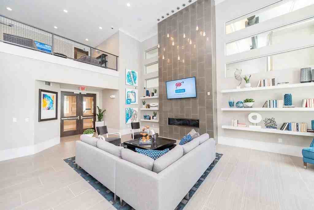 181 W Gray St #B2-7 - Photo 6 of 27