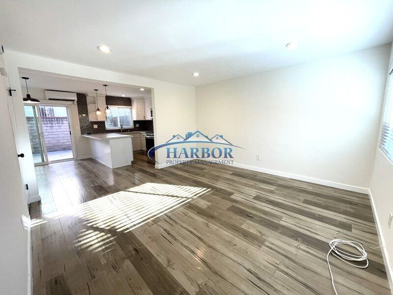 677 W 39th St #B - Photo 3 of 11