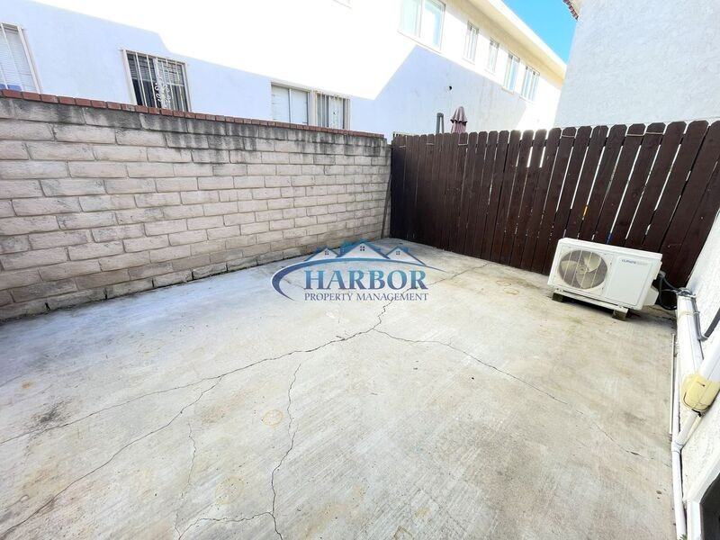 677 W 39th St #B - Photo 6 of 11