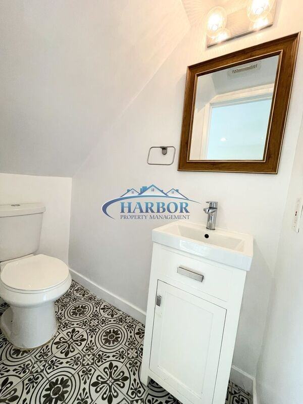 677 W 39th St #B - Photo 7 of 11