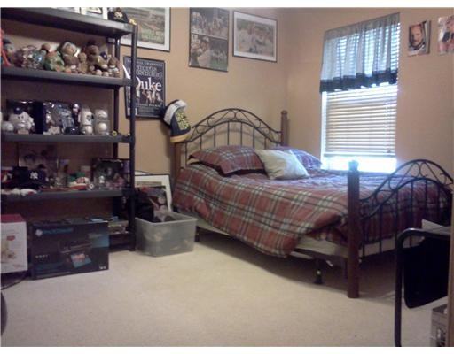 74 Nicole Ct - Photo 2 of 10