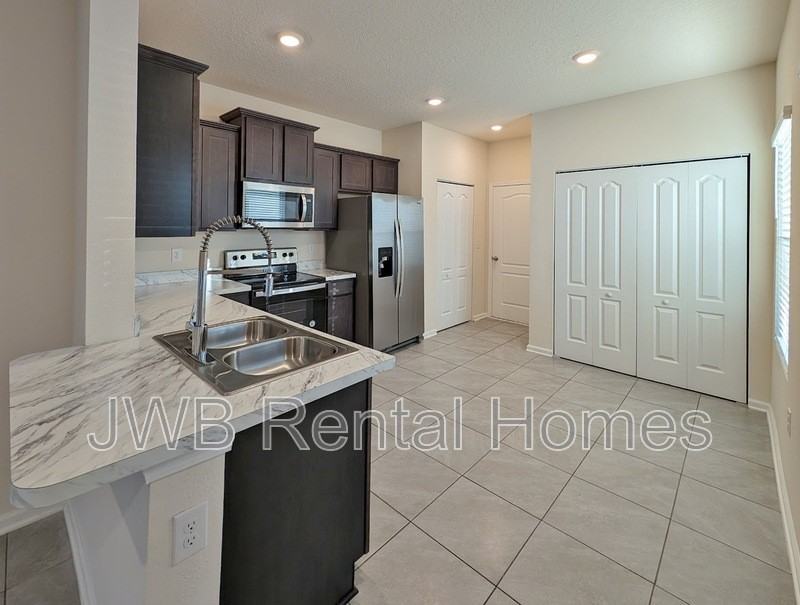 421 Aralia Ln - Photo 3 of 14