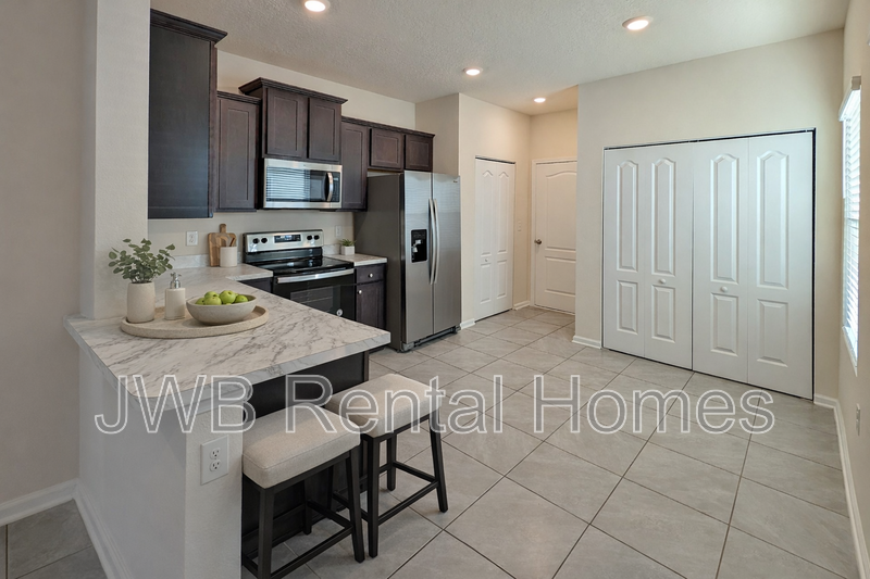 421 Aralia Ln - Photo 4 of 14