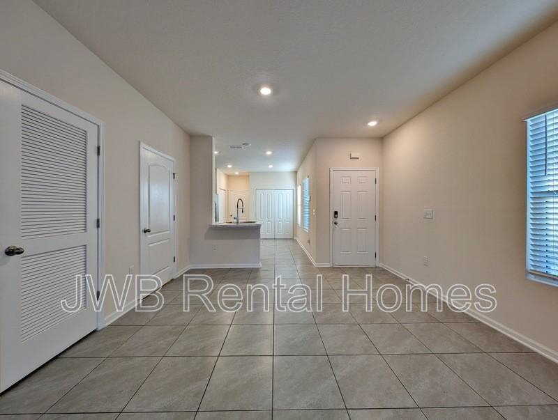 421 Aralia Ln - Photo 5 of 14