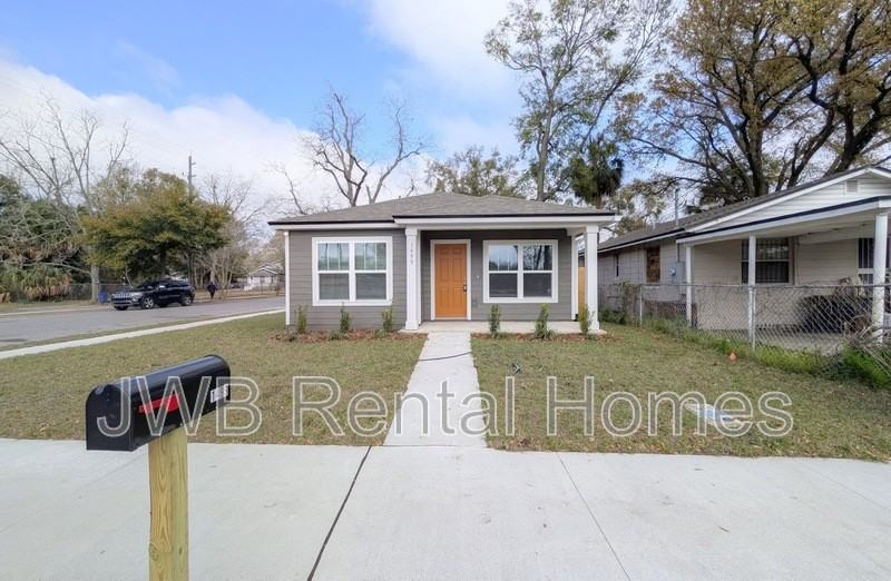 1499 Logan St - Photo 2 of 14