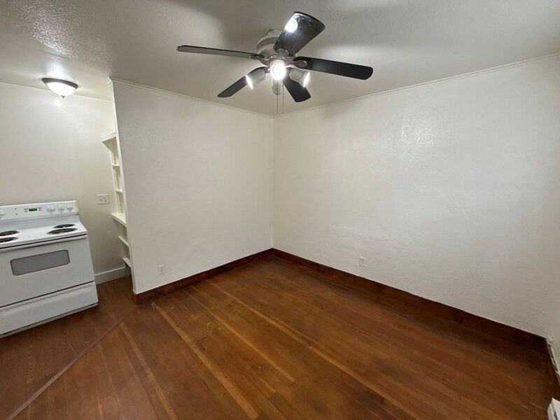 633 Thompson Ave Ne - Photo 3 of 16