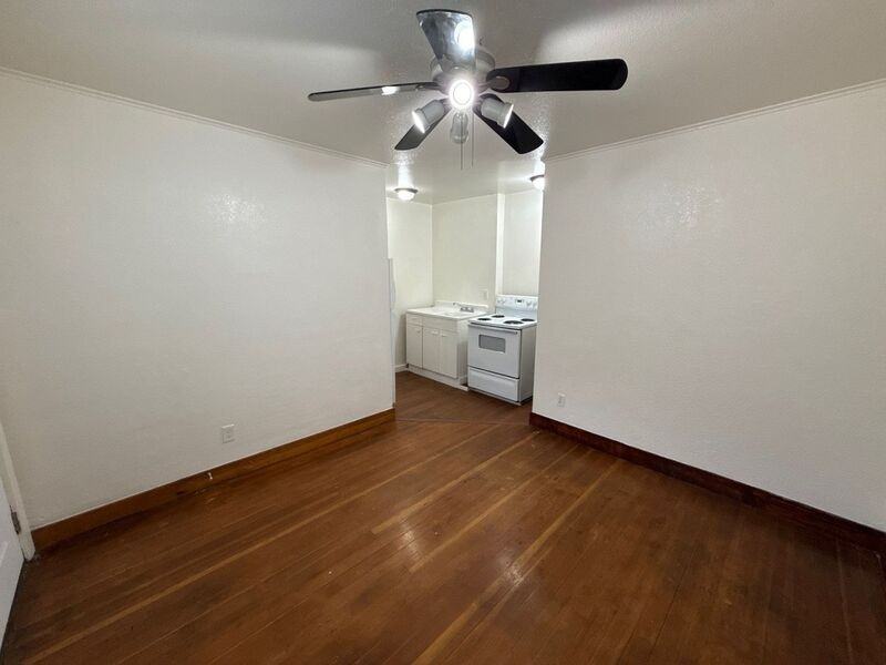 633 Thompson Ave Ne - Photo 5 of 16