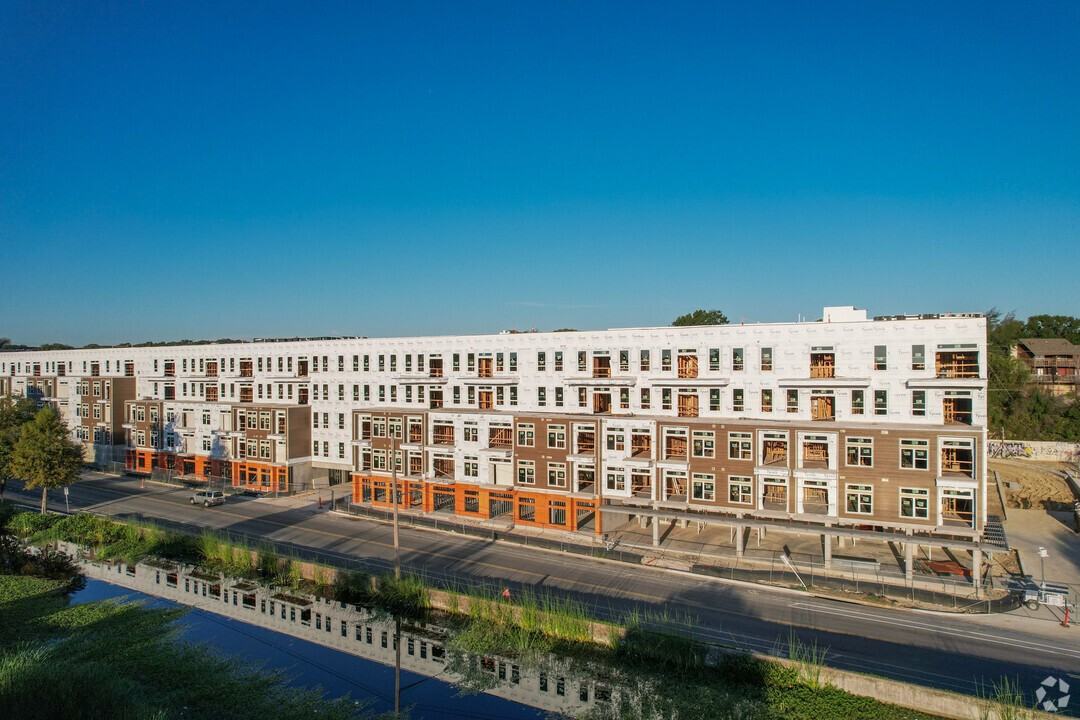 1701 Willow Creek Dr #B2-25