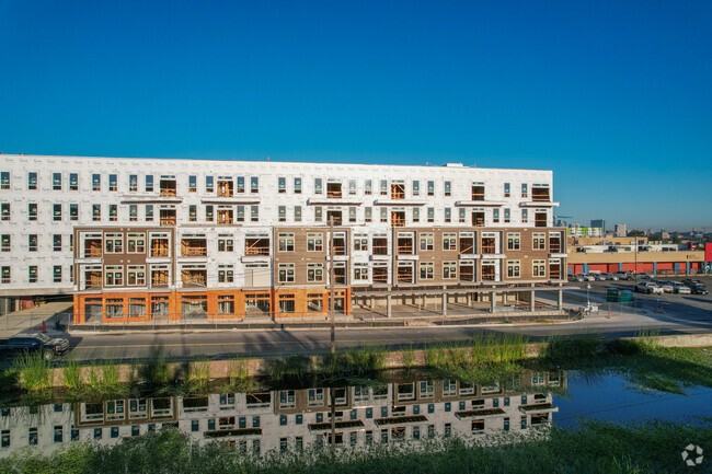 1701 Willow Creek Dr #B19