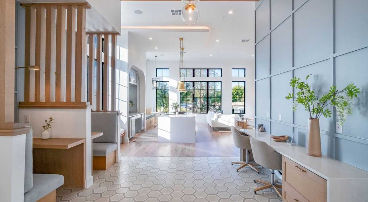 6116 6118FM 969 - Photo 2 of 37