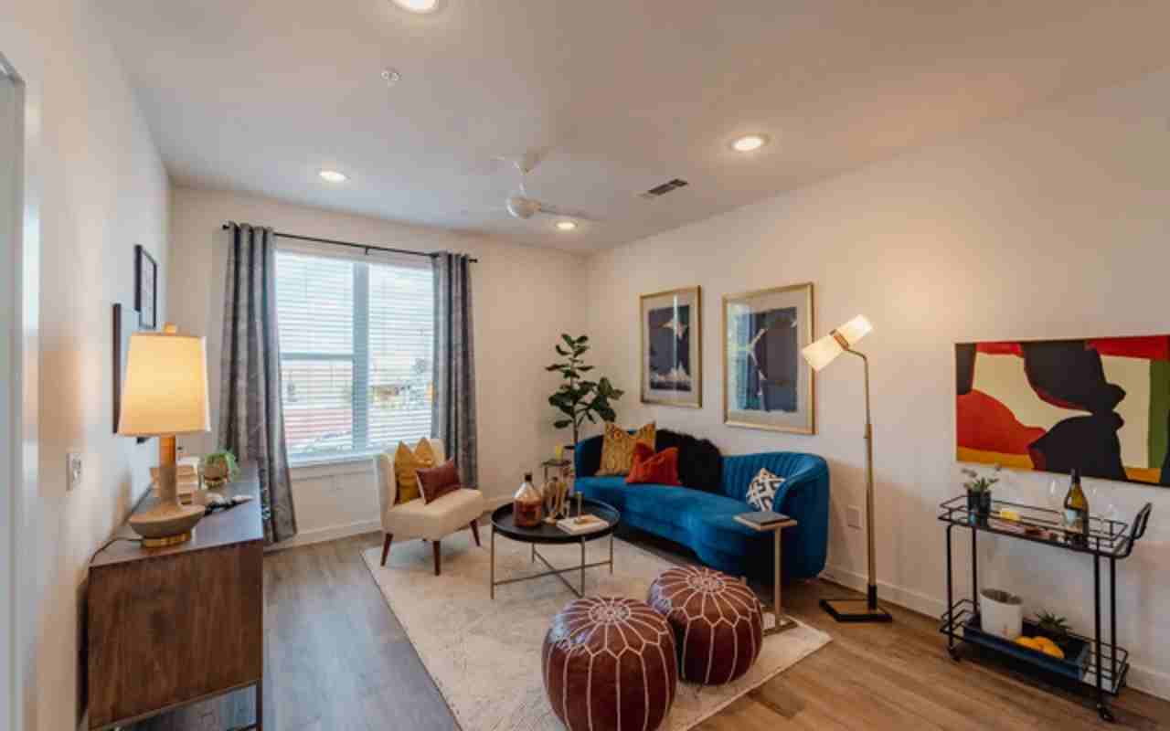 6320 N Lamar Blvd - Photo 3 of 21