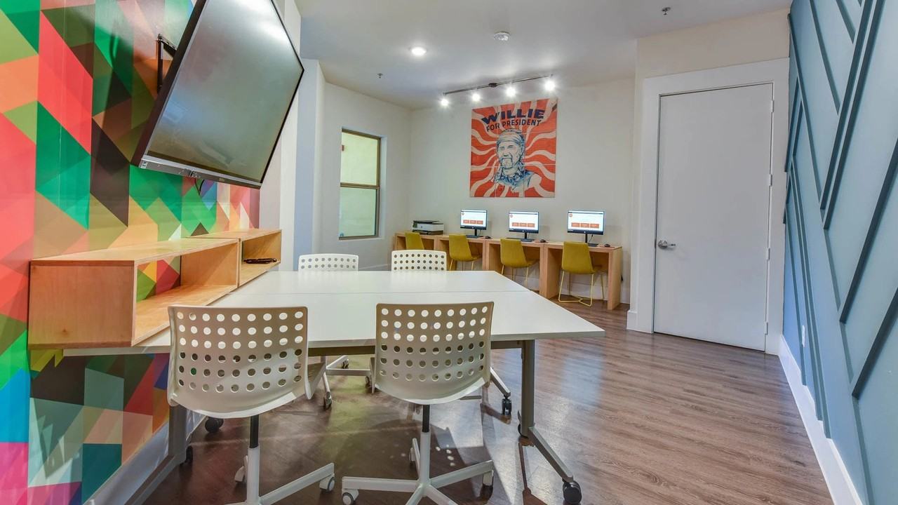 605 W St Johns Ave - Photo 4 of 33