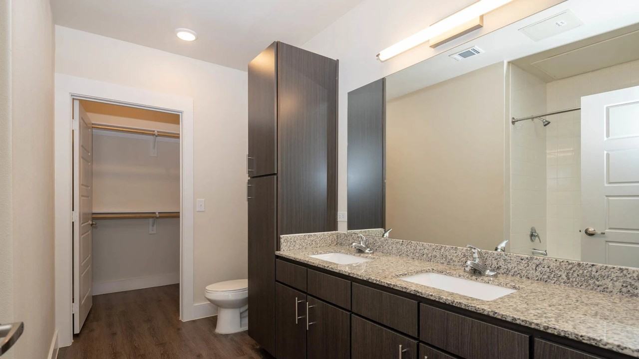 605 W St Johns Ave - Photo 6 of 33