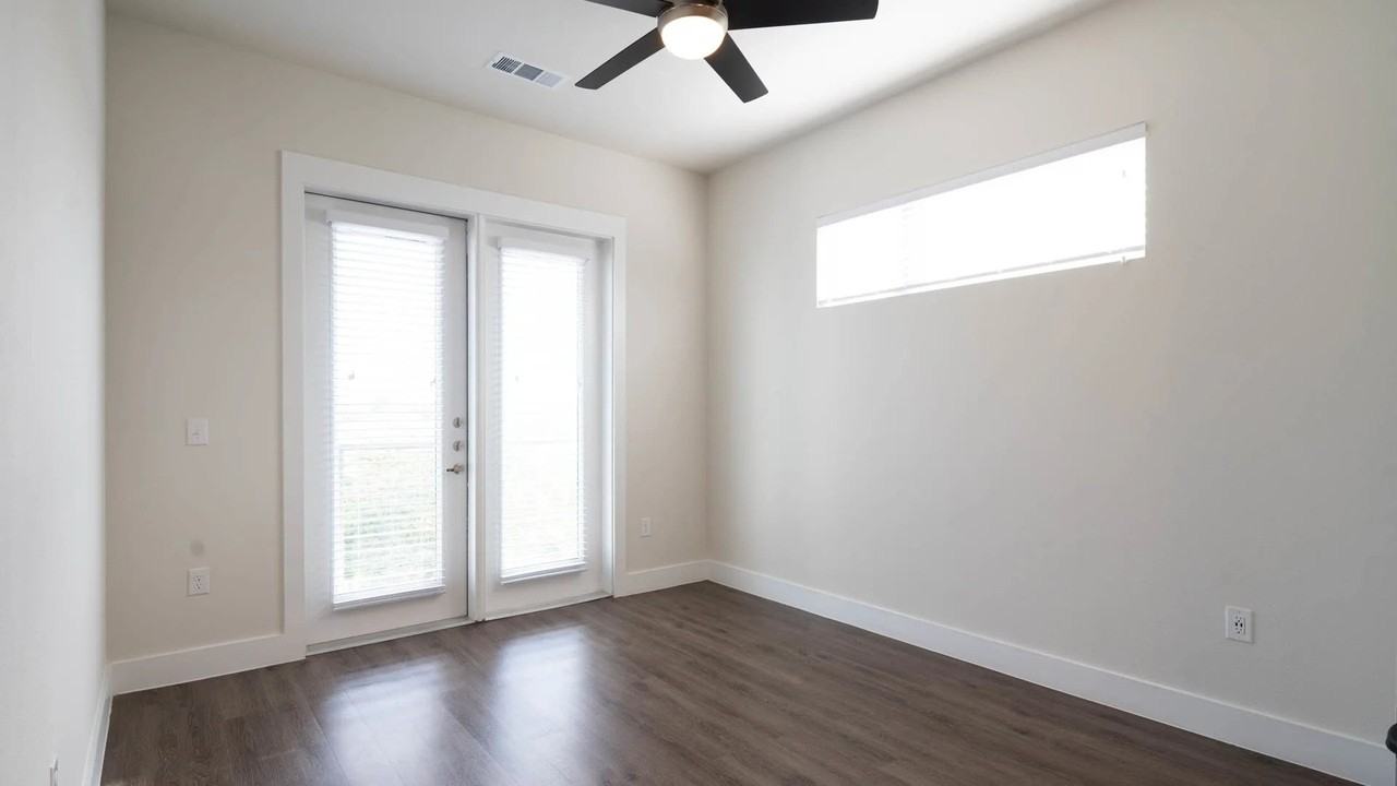 605 W St Johns Ave - Photo 7 of 33