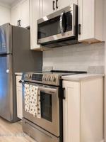 featured image of 880 N Ashe St #B