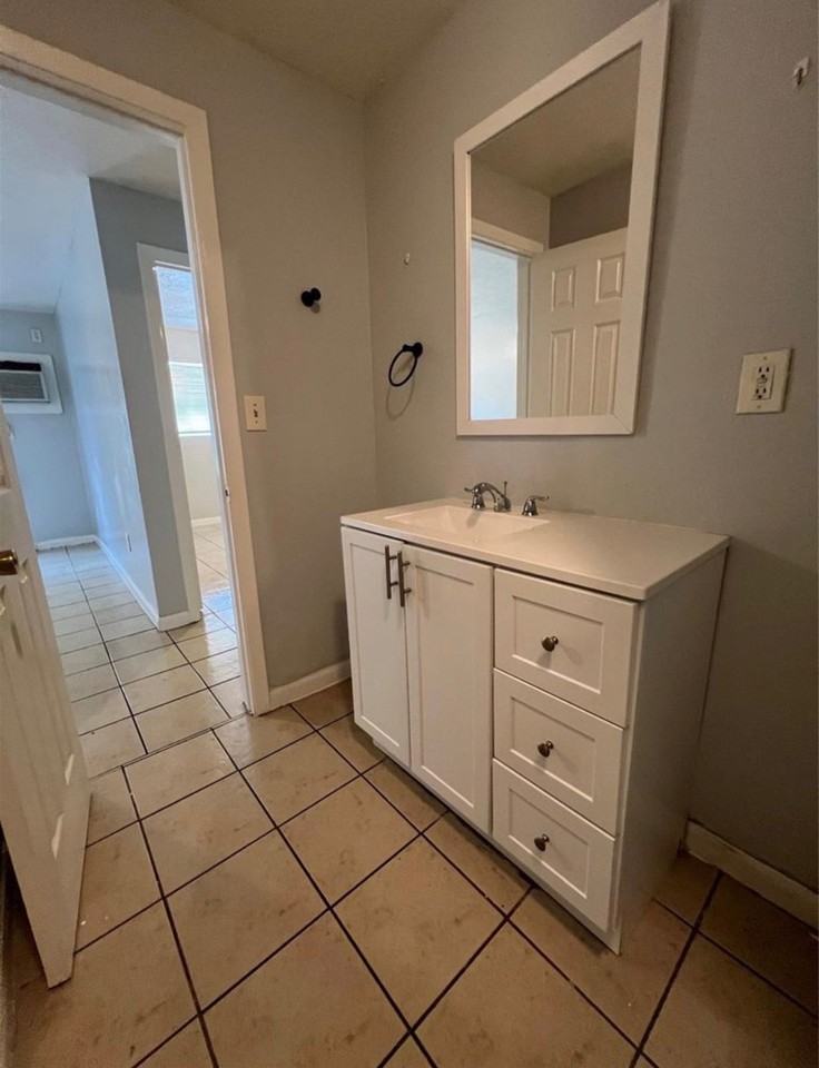 7518 Morley St - Photo 3 of 9