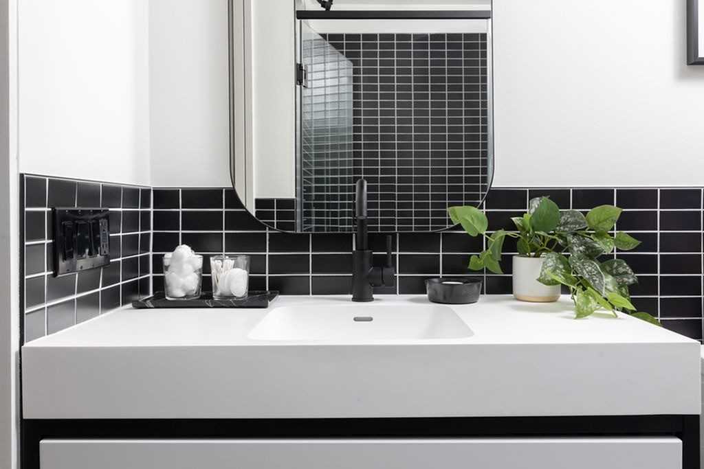 1932 Hi Line Dr - Photo 2 of 27