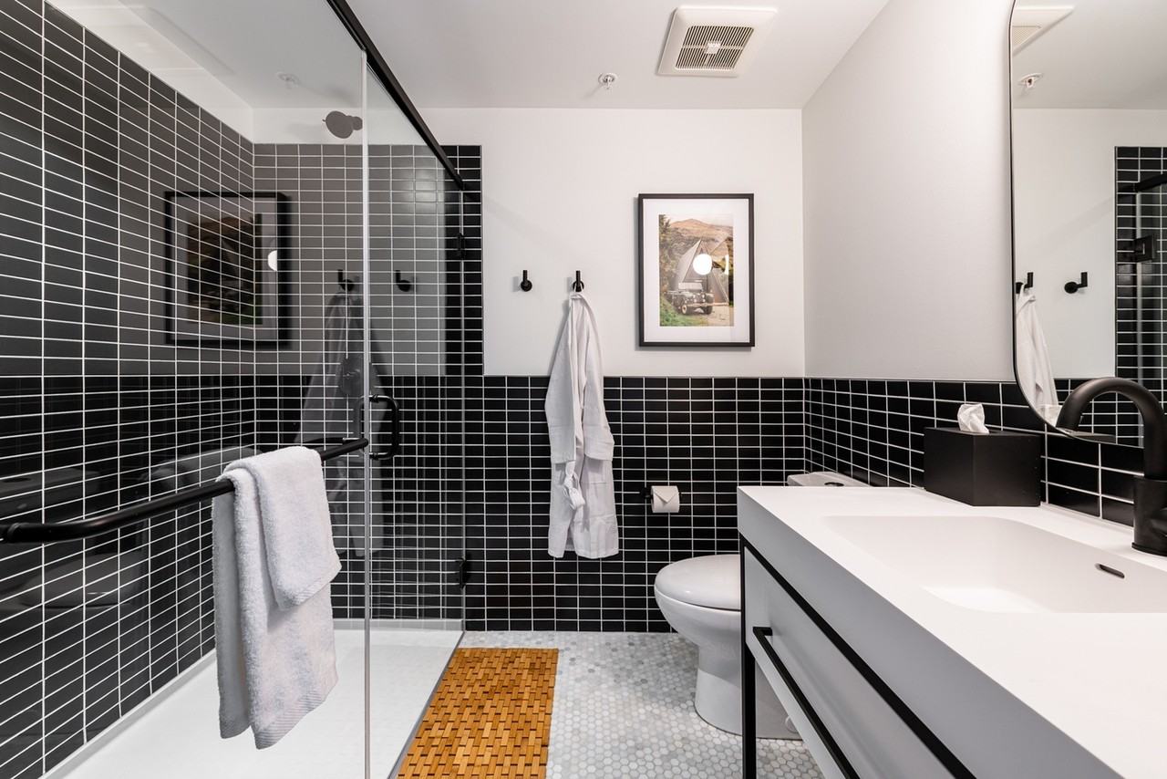 1932 Hi Line Dr - Photo 3 of 27