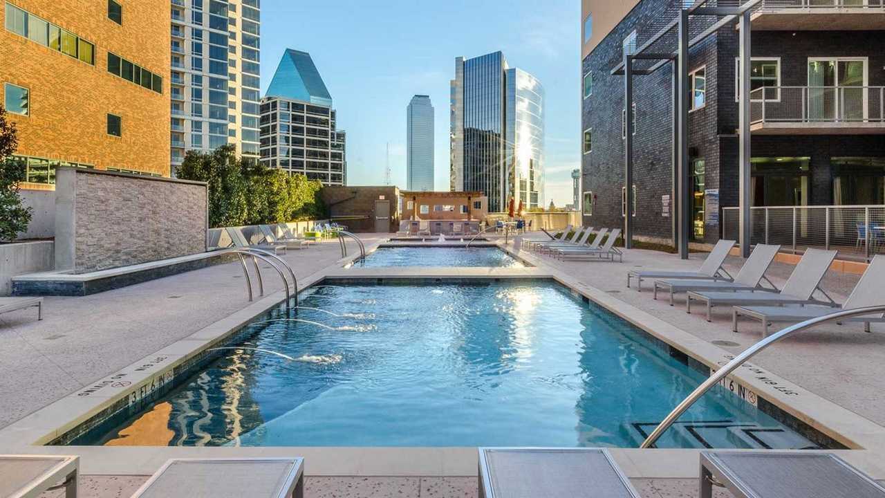 2226 N Harwood St #A2-19