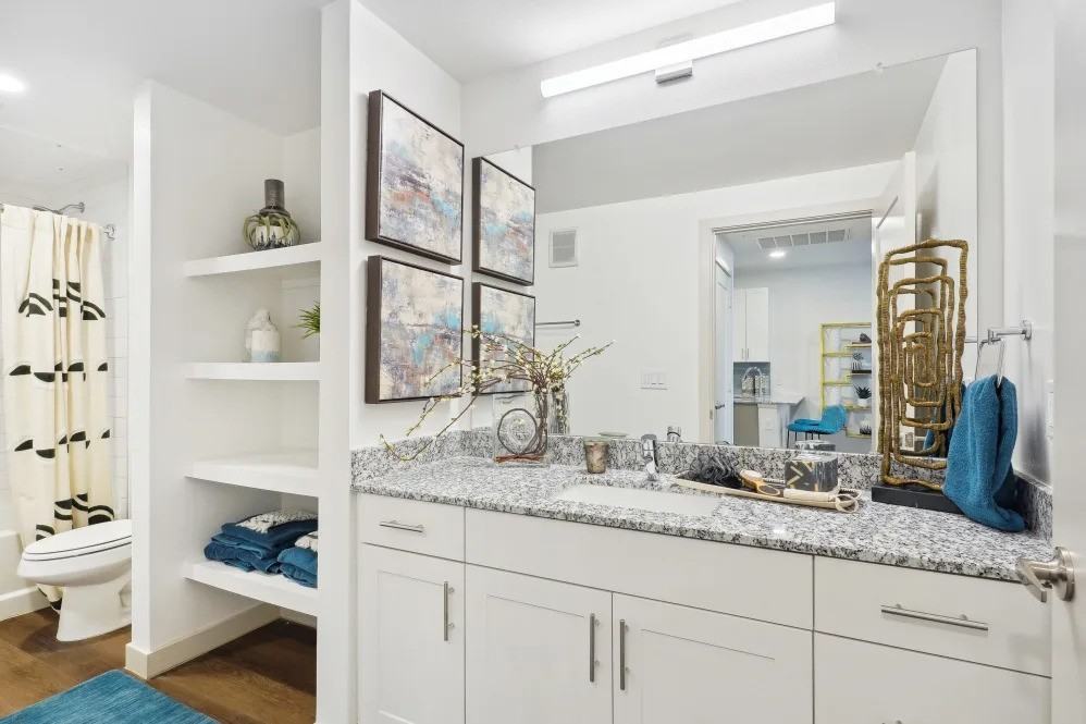 2925 Lucas Dr - Photo 2 of 28