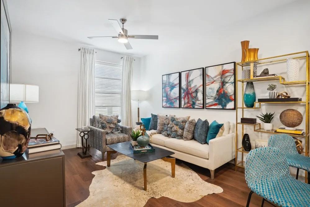 2925 Lucas Dr - Photo 5 of 28