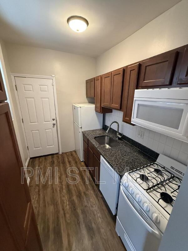 5572 Clemens Ave #1W - Photo 4 of 8