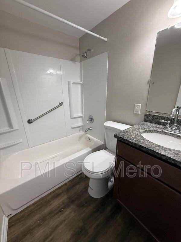 5572 Clemens Ave #1W - Photo 5 of 8