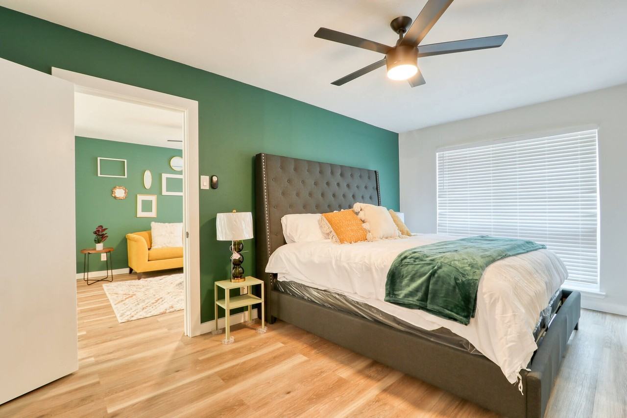 4426 Gilbert Ave - Photo 2 of 34