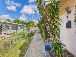 featured image of 2711 Nw 1st St #1