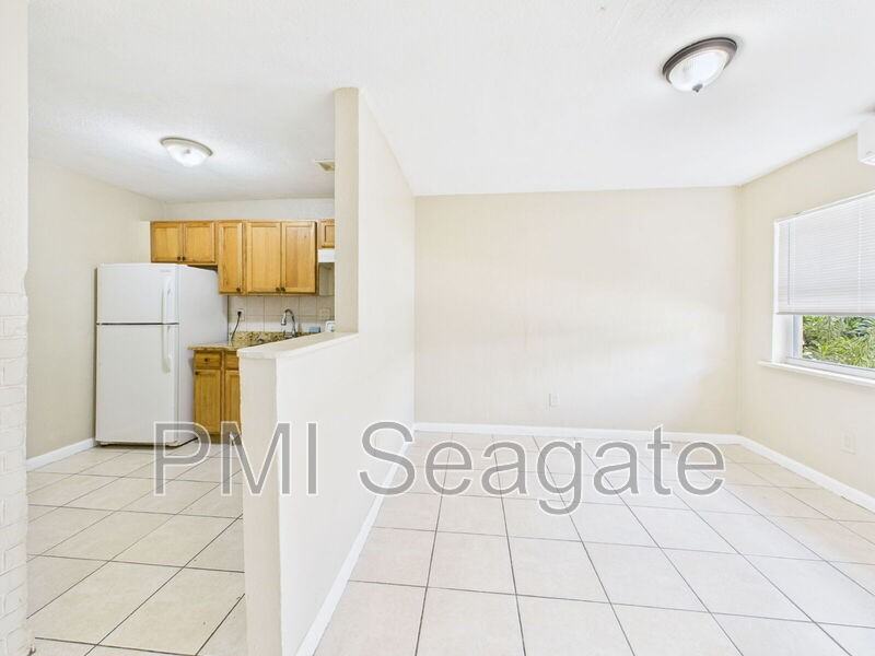 2711 Nw 1st St #1 - Photo 5 of 16