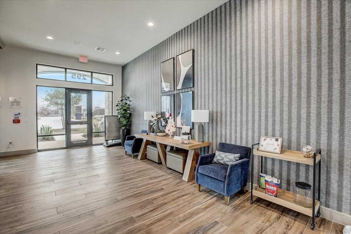 298 Wilcox Ave - Photo 7 of 33