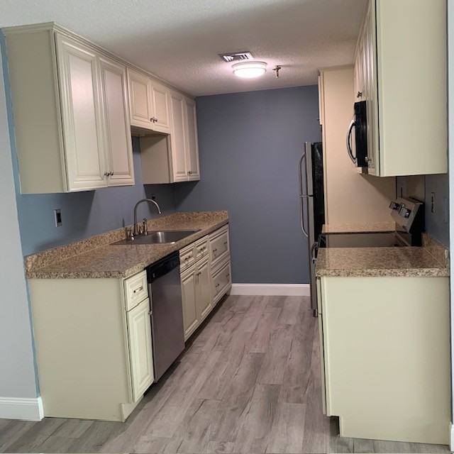 512 Abbott Farm Lane - Photo 2 of 10