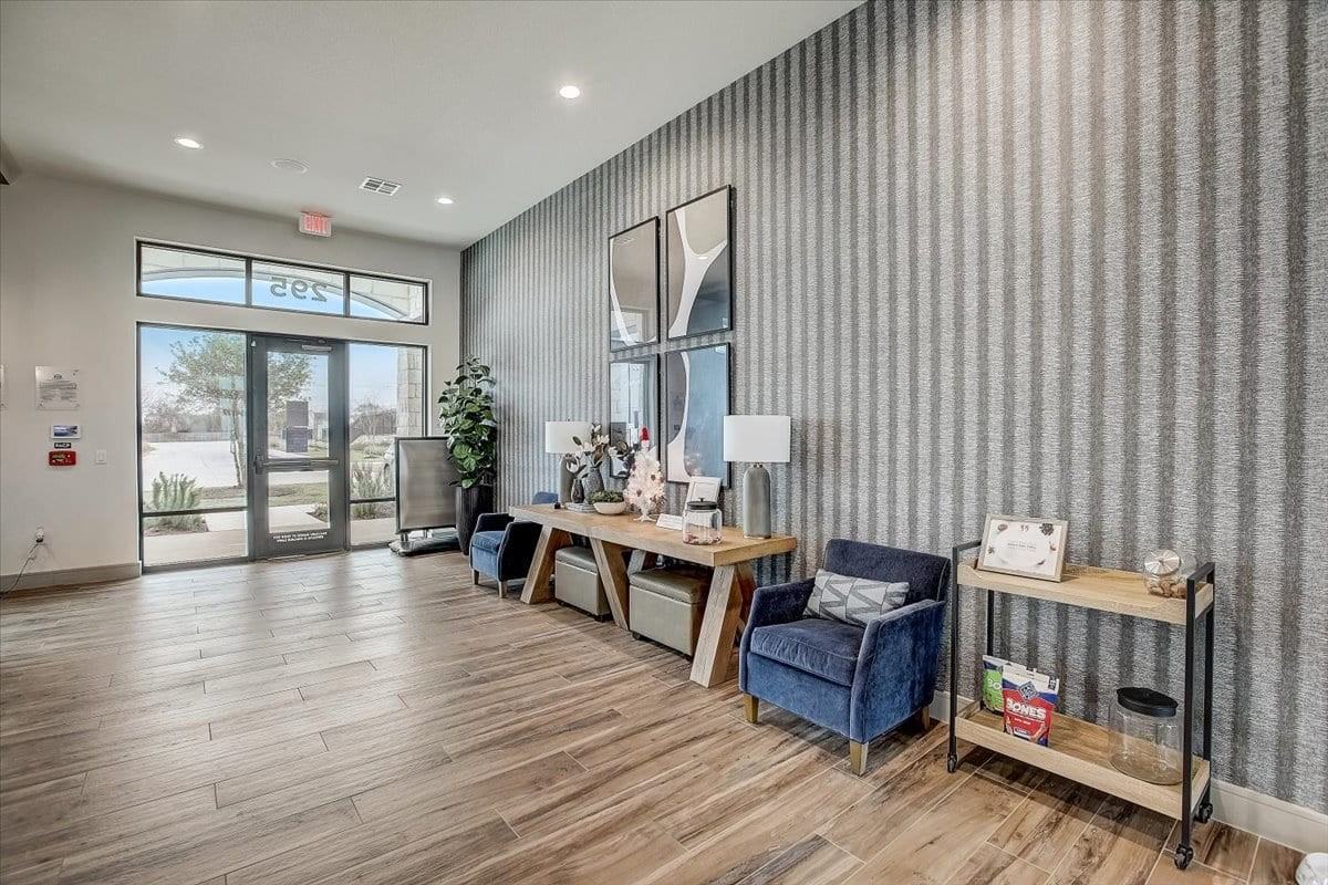 298 Wilcox Ave - Photo 6 of 33