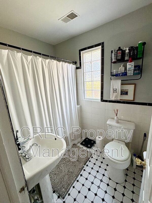 2211 Ramsay St - Photo 2 of 10