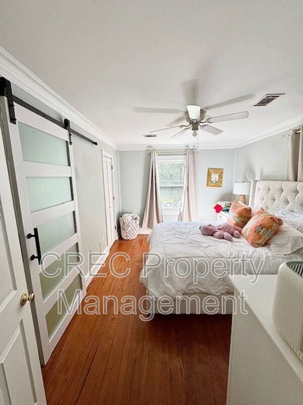 2211 Ramsay St - Photo 3 of 10